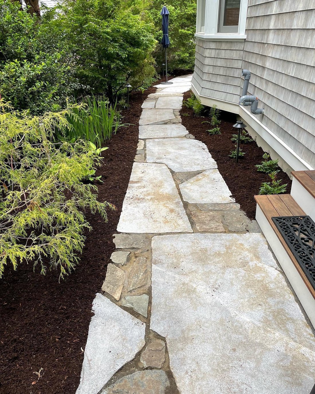 Natural Stone Walkways Featuring Sawn Flagstone